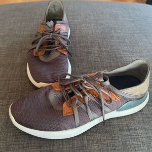 Men’s OluKai sneakers, great condition! Size 10.5